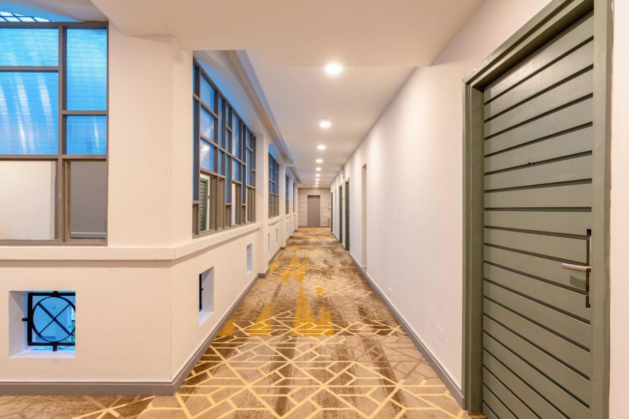 Manhattan Business Hotel, 말레 외부 사진