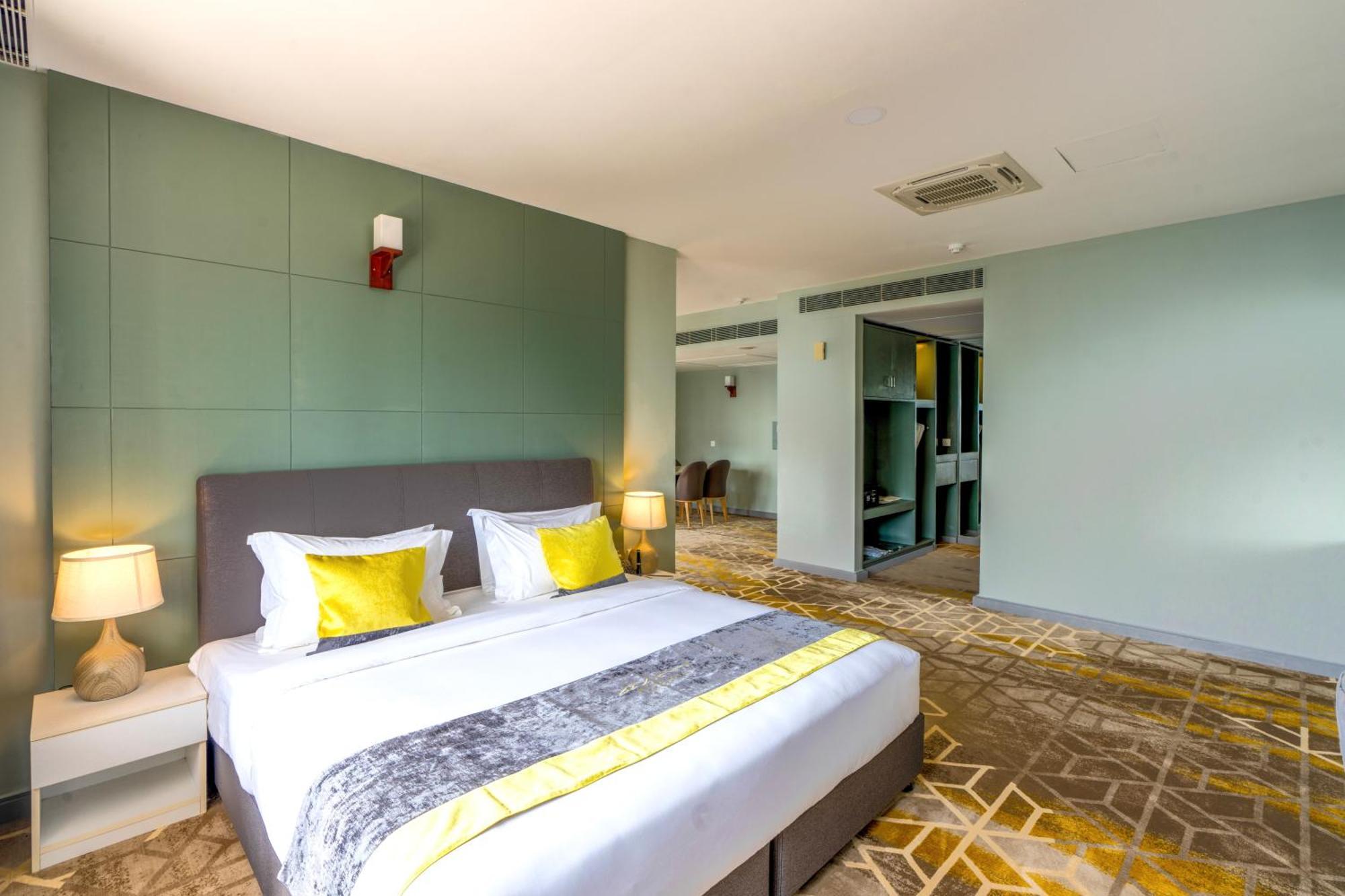 Manhattan Business Hotel, 말레 외부 사진