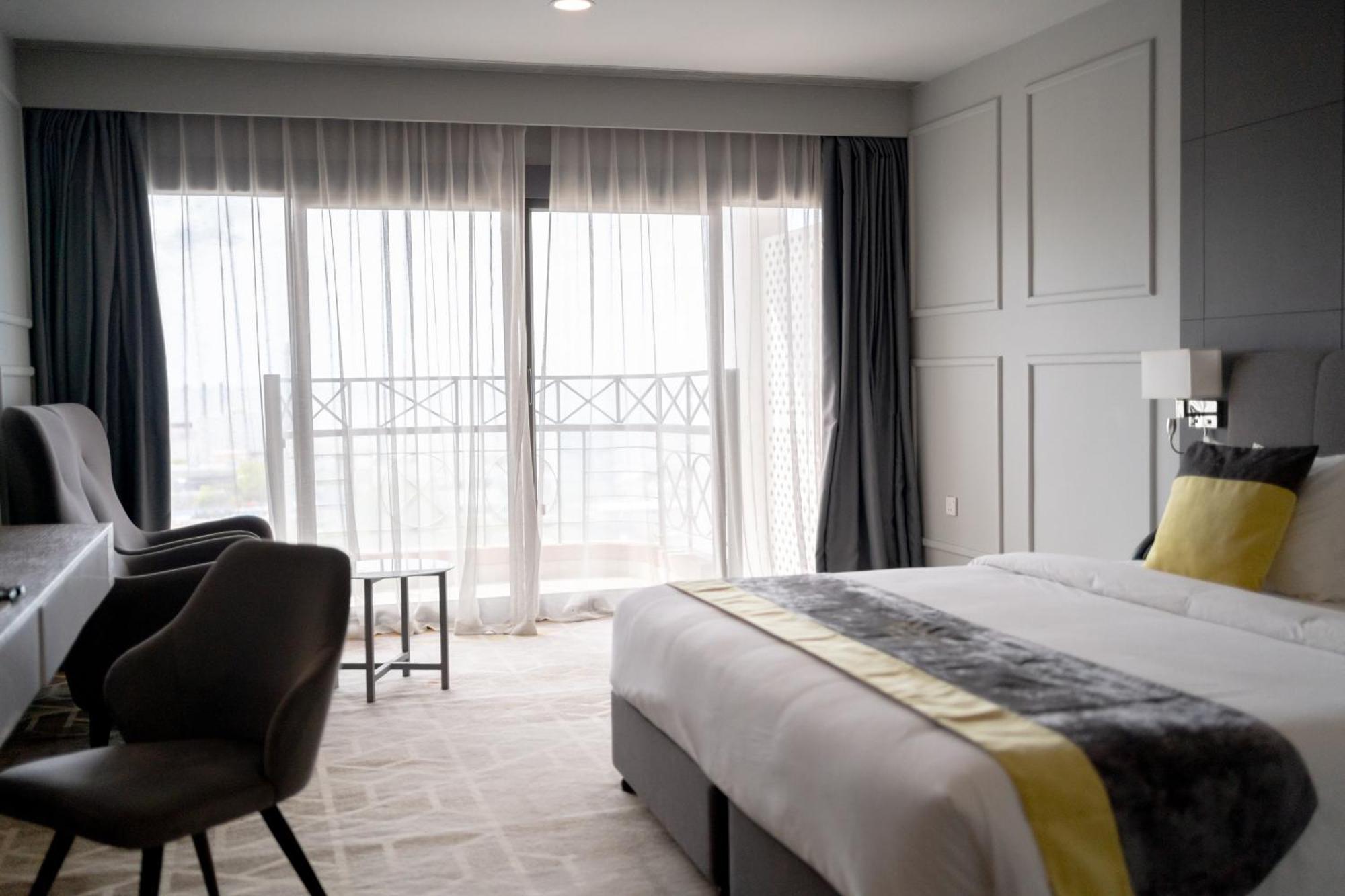 Manhattan Business Hotel, 말레 외부 사진